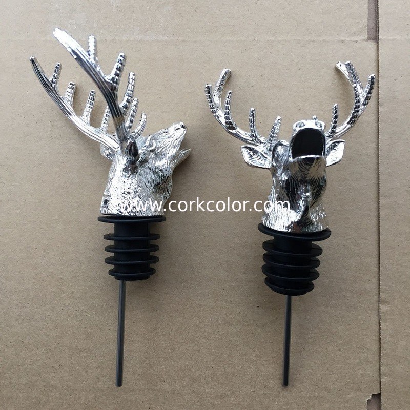 Popular Stag Head Pourer with Rubber Stopper and Zin Alloy Material